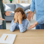 Manipulowanie dzieckiem w trakcie rozwodu – jak reagować i jak chronić relację z dzieckiem